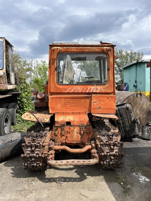 ДТ 75 гусеничний трактор