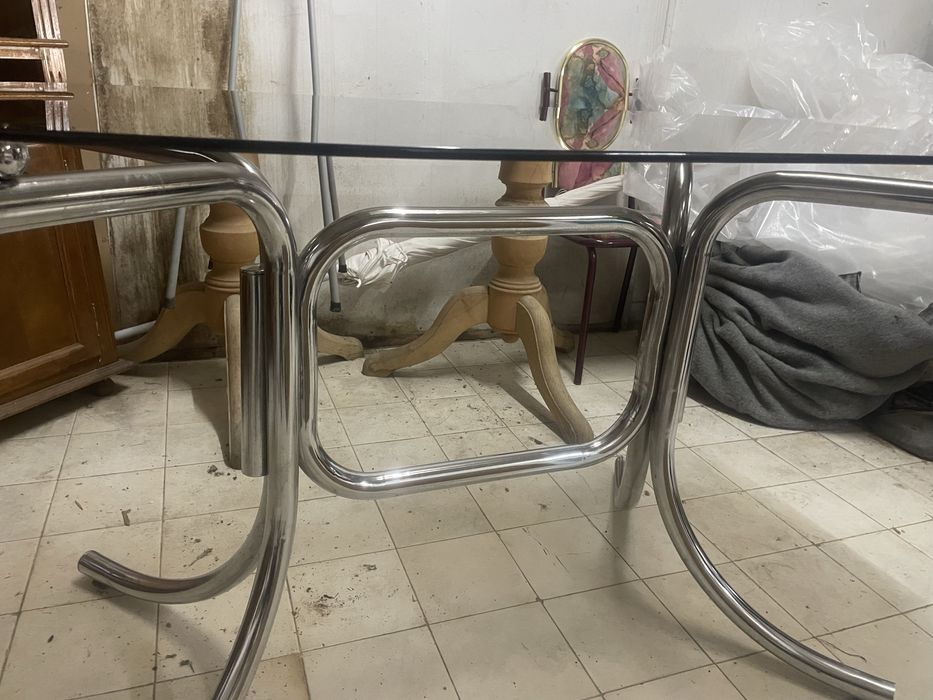 Mesa de sala com tampo de vidro