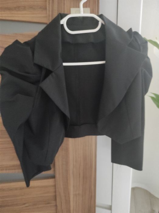 Krótkie bolerko czarne