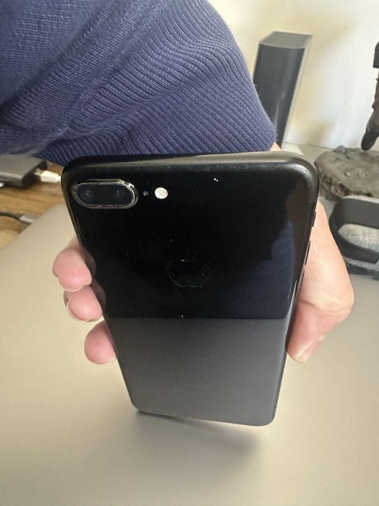 Iphone 7 Plus 128GB com airpods incluidos.