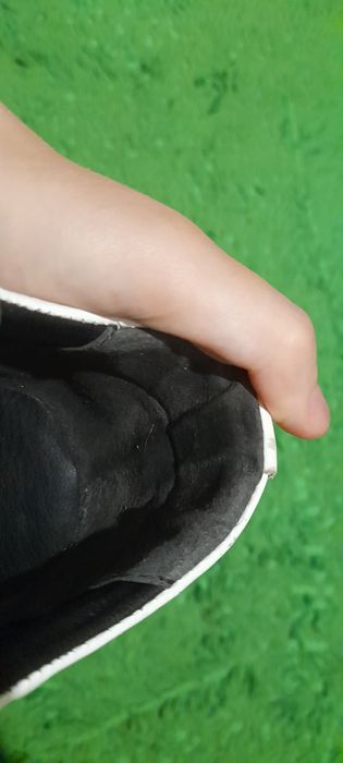 Шкіряні жіночі кросівки