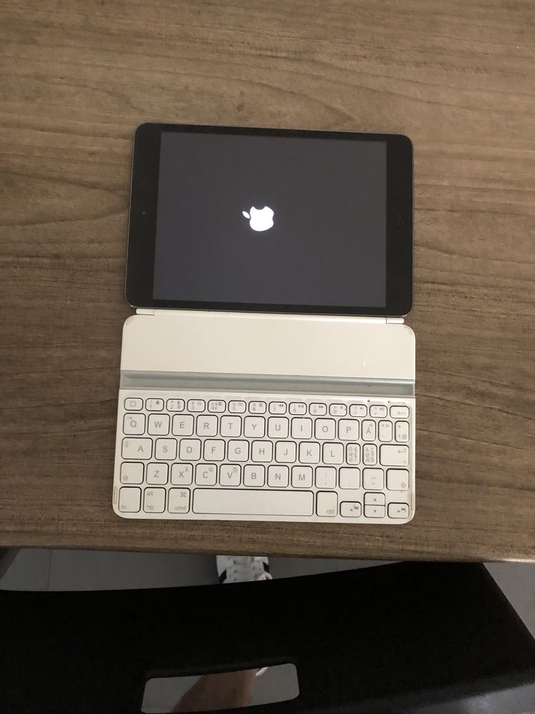 Apple ipad 16 gigas com teclado