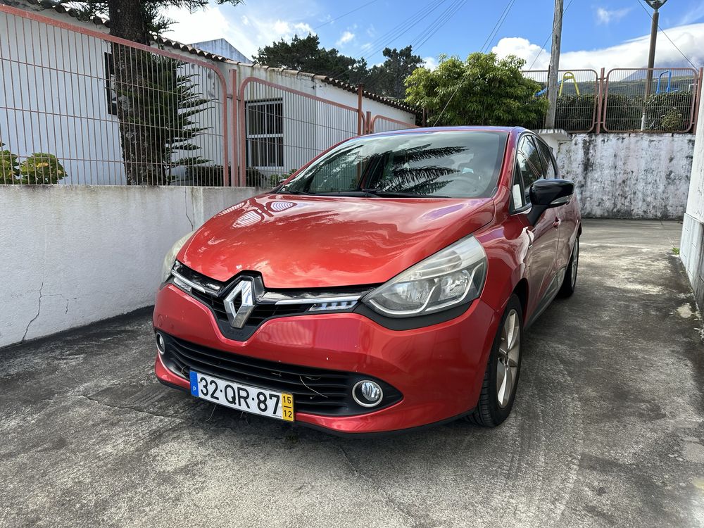 Renault clio IV vermelho