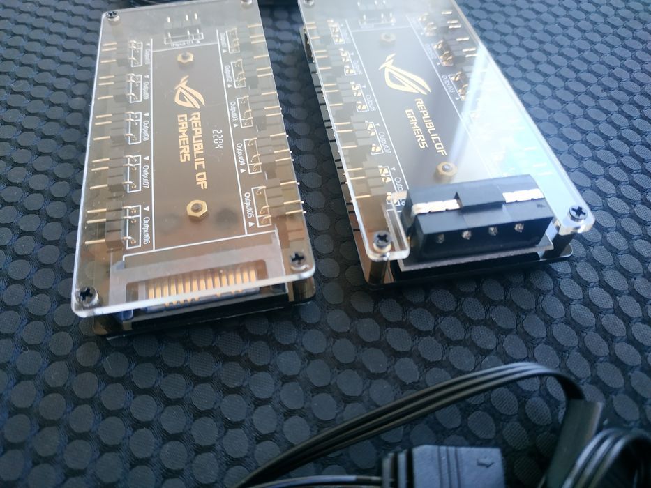 Хаб, разветвитель ARGB AURA 3 pin на 10 5V Питание SATA/MOLEX (Новый)