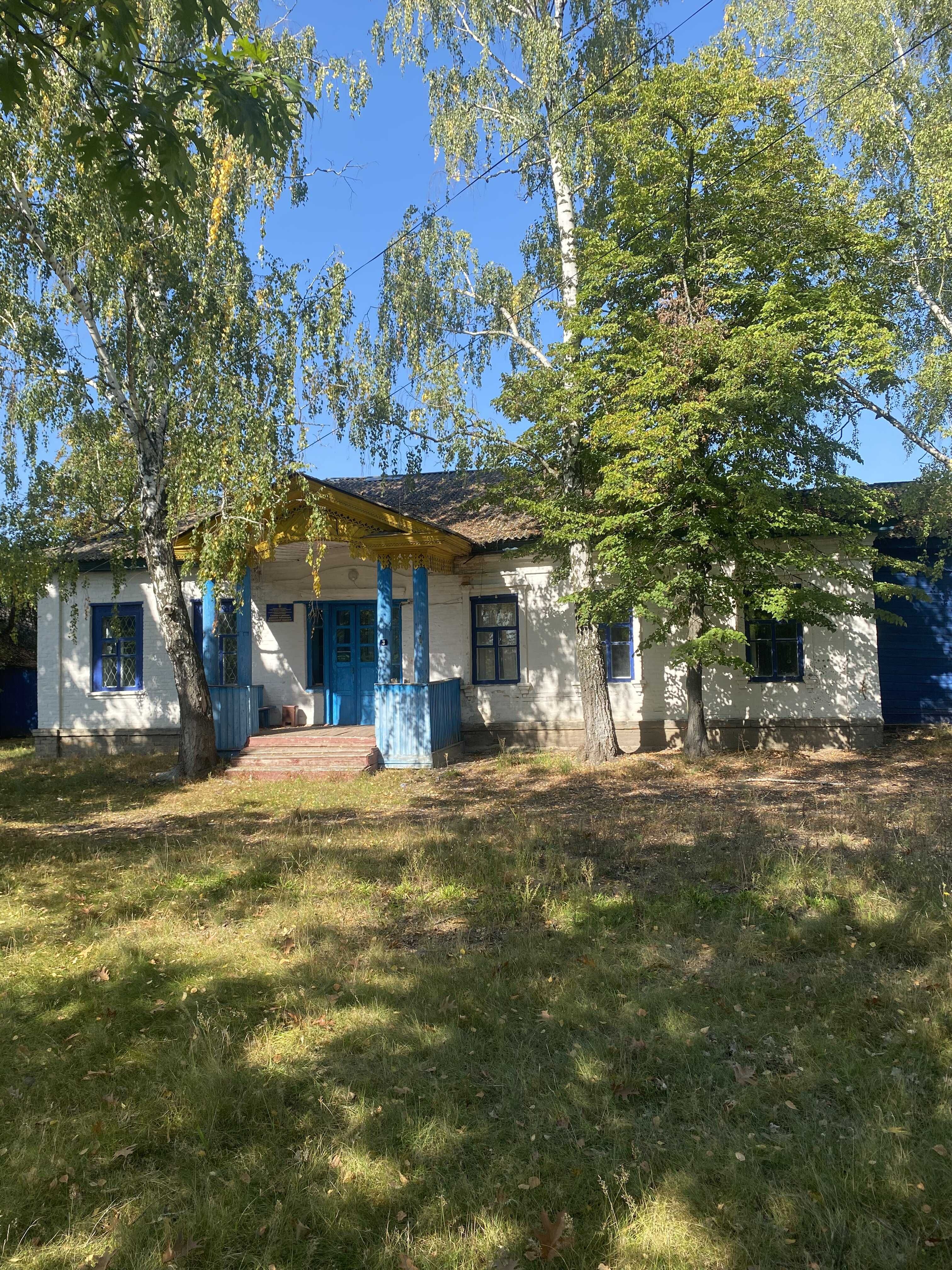 Комерційне приміщення з орендарем! 197 м2, гаражі 81 м2. Торг! 0,57 га