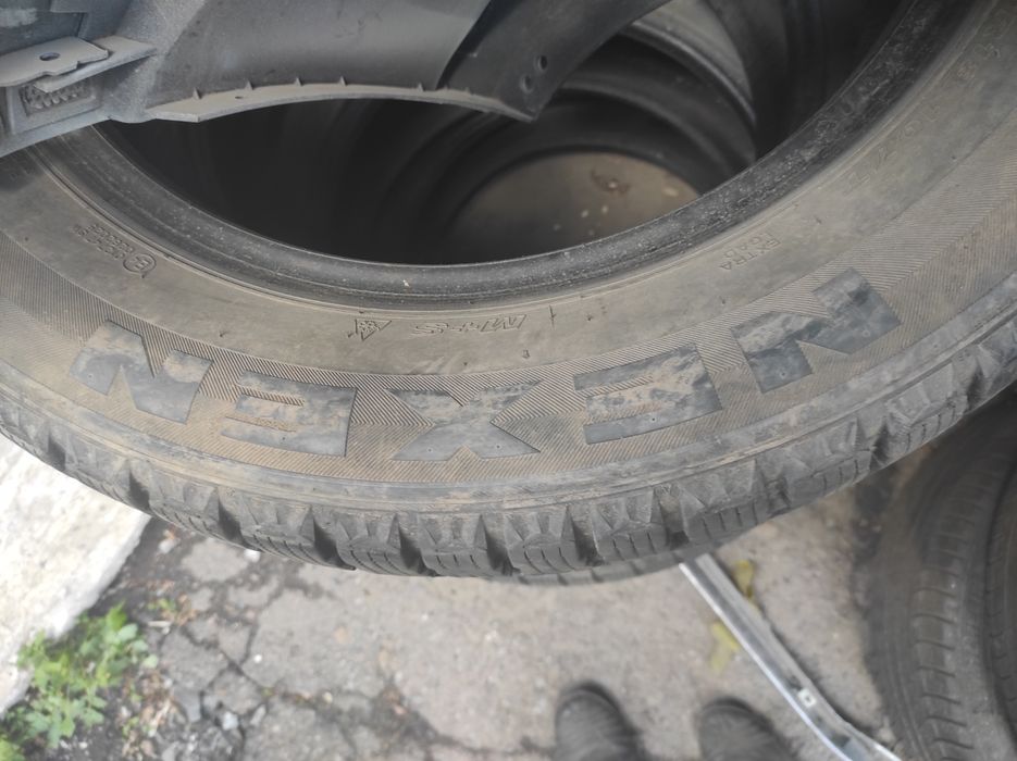 Зимові колеса, бріджстоун та нексен 235/60/R18