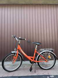 Pomarańczowy rower dziecięcy