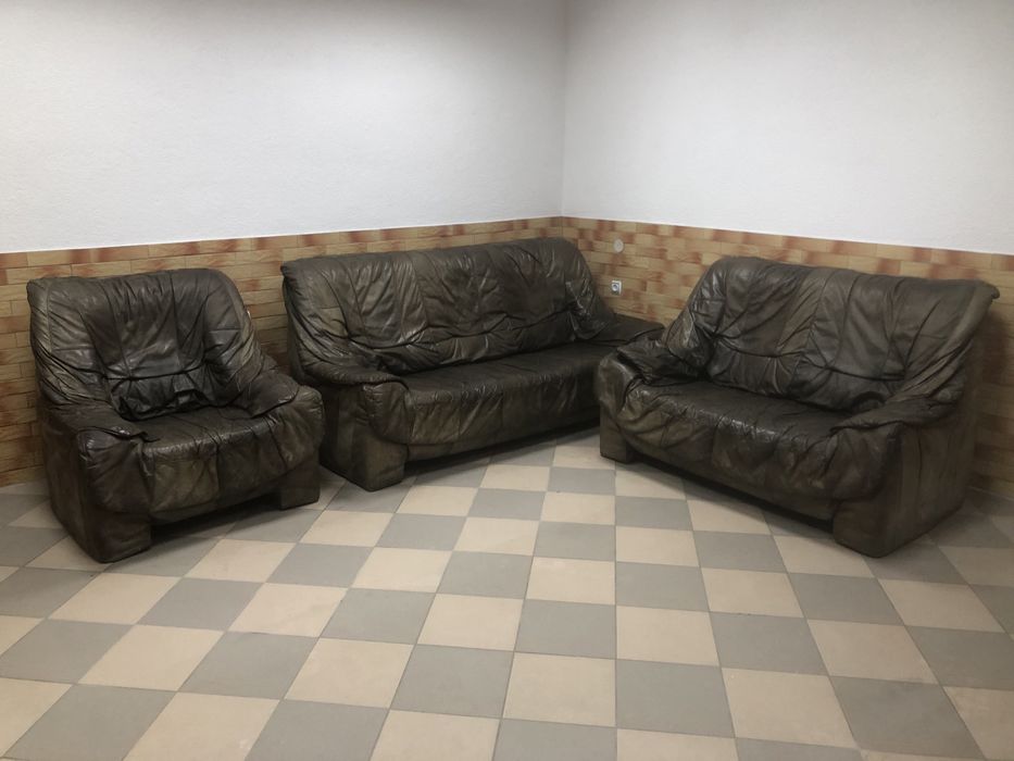 Шкіряні дивани Комплект трійка Два дивани і крісло