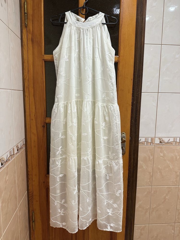 Нарядна максі сукня кольору шампань