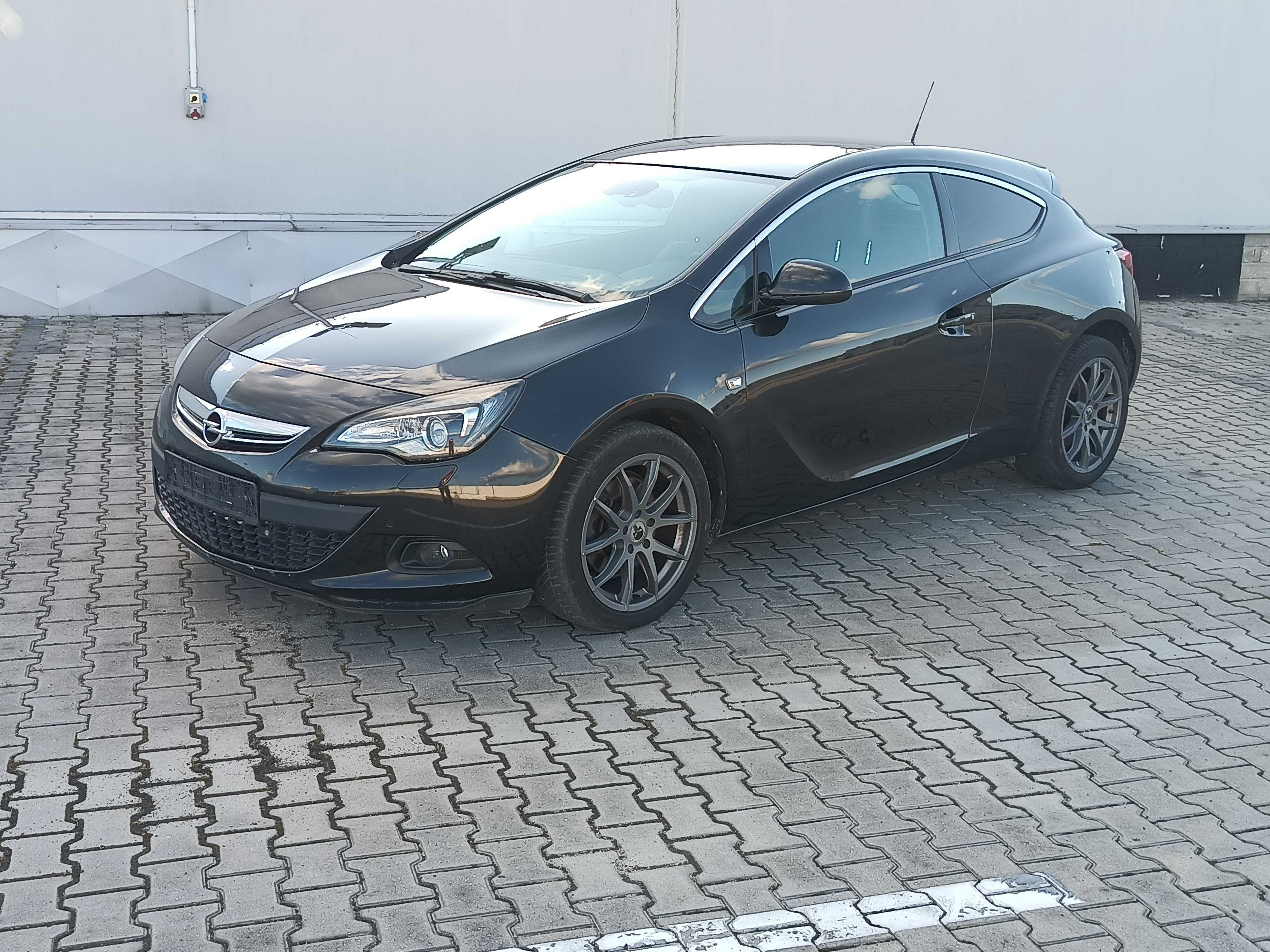 Opel Astra j gtc czarna  1.4 turbo Xenon gotowa do drogi scirocco a3
