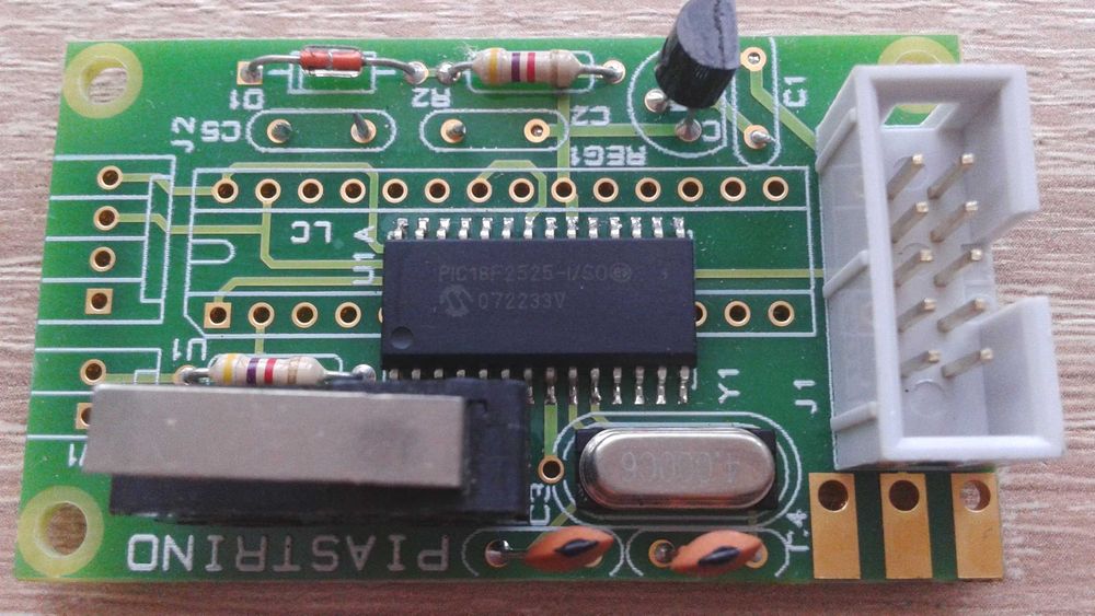 Микроконтроллер Microchip PIC18F2525-I/SO SOP28