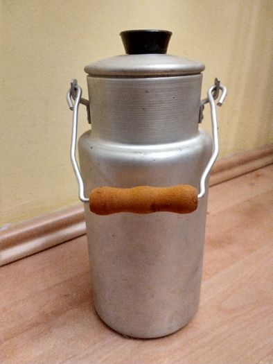 Kanka,Bańka na mleko stan bardzo dobry aluminiowa z okresu PRL