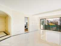 Apartamento T2 com garagem para arrendamento no Monte Estoril