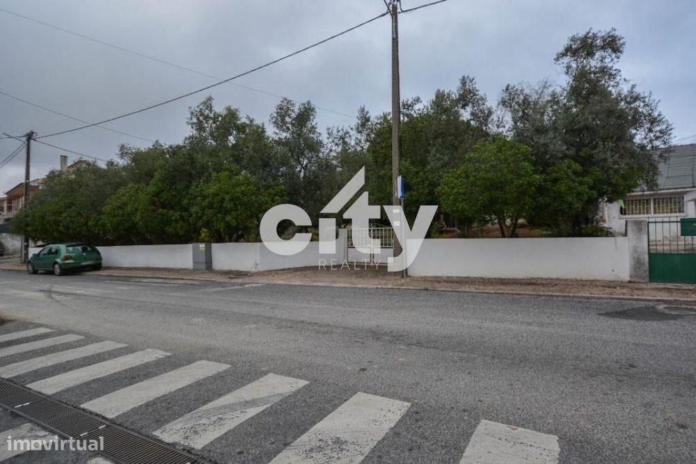 Terreno Urbano Plano em Sinais – Oportunidade Única para Construir a S