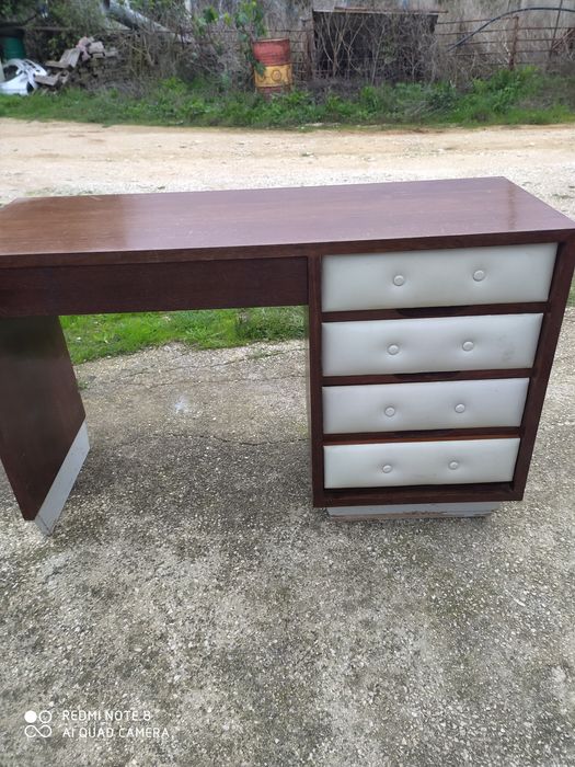 Secretária vintage com gavetas almofadas a capitone