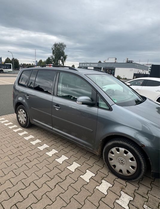 Автомобіль volkswagen touran