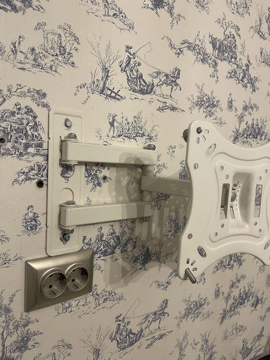 Телевизлр samsung Модель : UE49N5510AU белого цвета