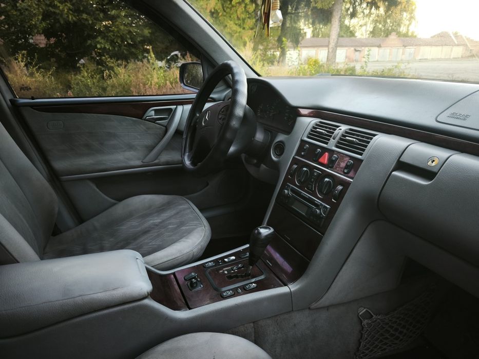 Продам Мерседес 2.2 дизель коробка автомат