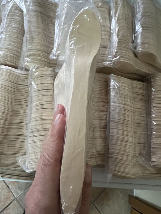 Garfos descartáveis em madeira natural 100 uni. (17 packs existentes)