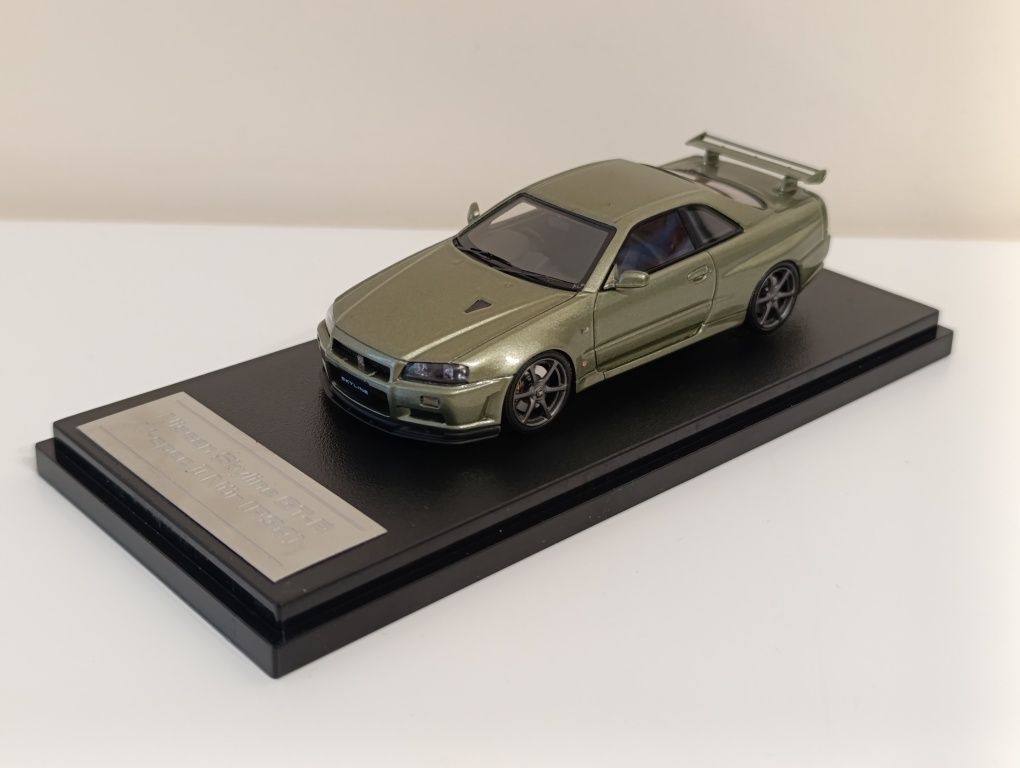 1:43 HPi Nissan Skyline GT-R R34 V - spec II Nur Millenium Jade