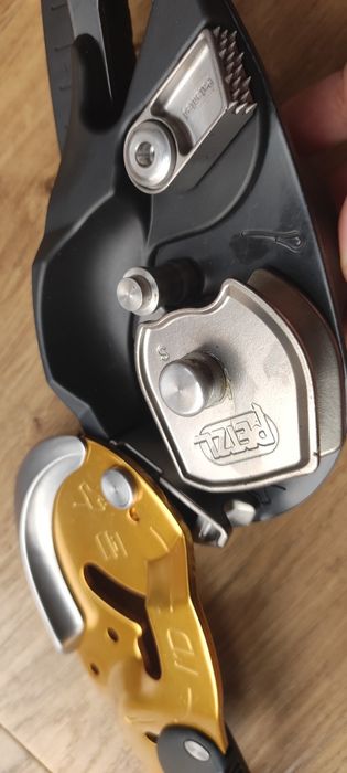 Petzl ID S nie używany - z rysami i zadrapaniami obudowy-nowy model/1/
