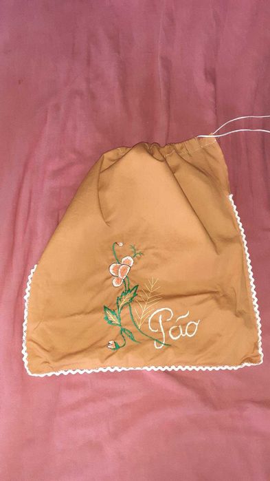 Saco de pão com bordado, feito à mão