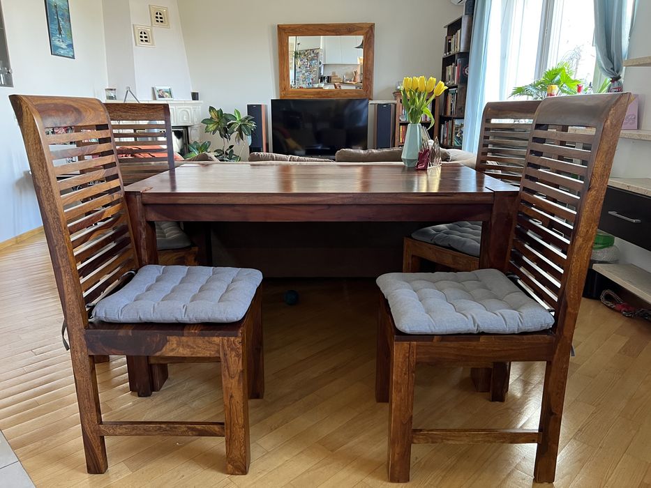 Sprzedam drewniany stół z 4 krzesłami