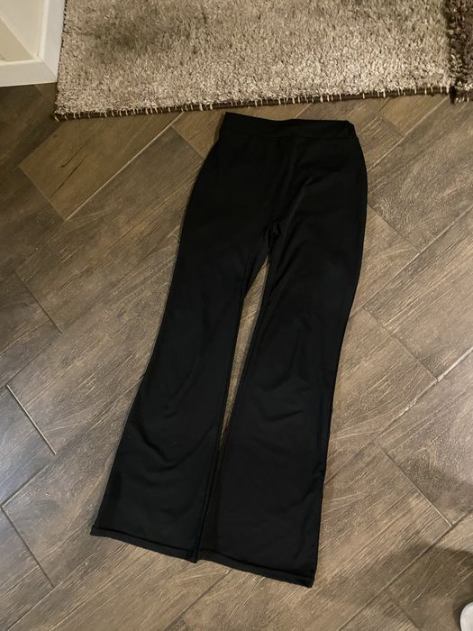 Чорні кльошні штани