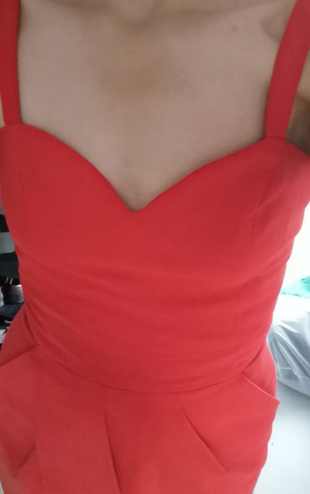 Czerwona sukienka dekolt serce Mohito 38