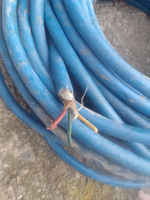 кабель 1.5см товщини мідний 4 жильний