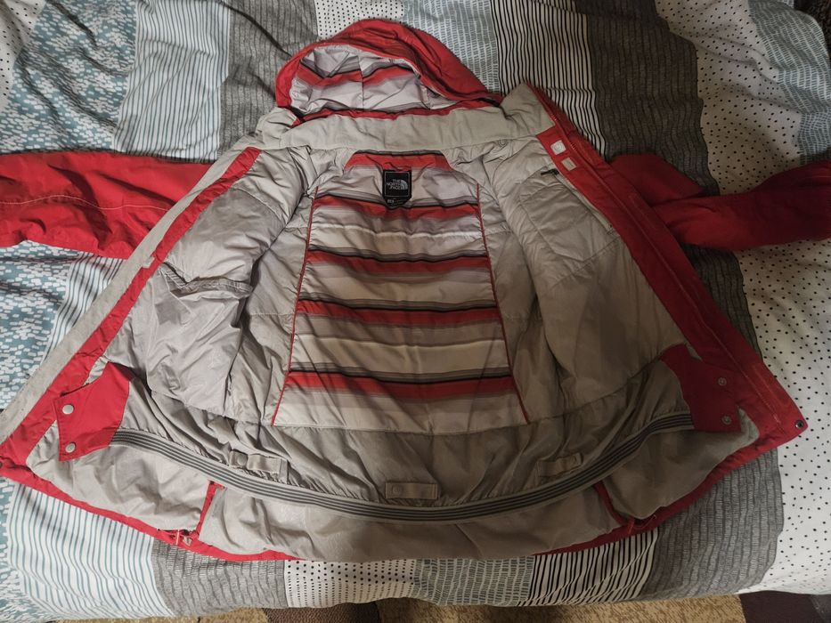 Продам зимнюю спортивную куртку THE NORTH FACE