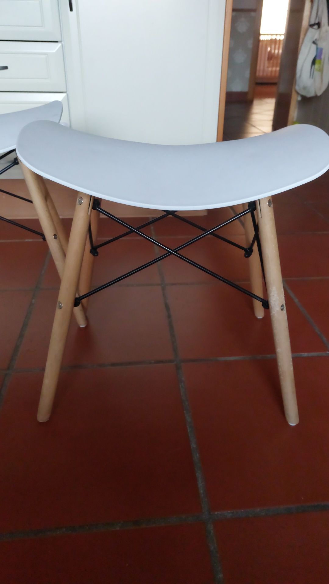 Dois bancos de cozinha