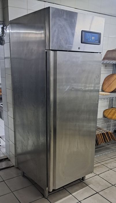 Срочно ПРОДАМ Холодильник25000 грКрісла 950грн,Дивани 2500,0грн,Столи
