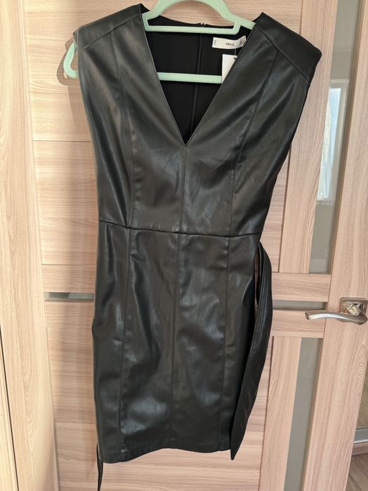 Плаття нове, шкіряне, чорне Mango.