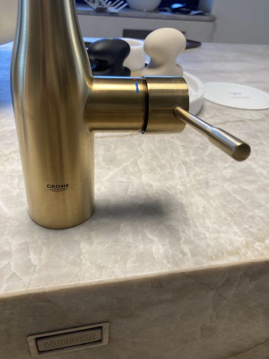 Bateria kuchenna złota Grohe Essence cool brushed