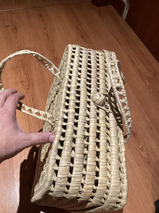 Cesto em rafia antigo