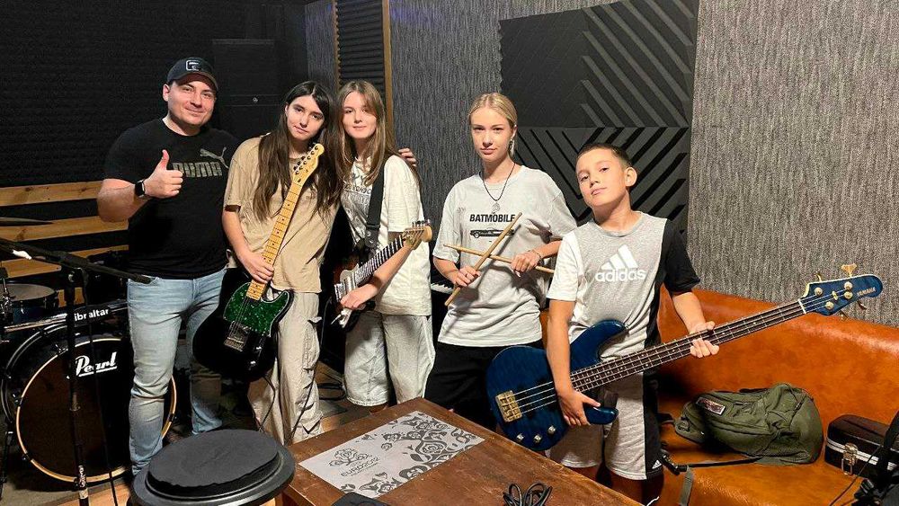 Уроки гри на музичних інструментах (Піано,гітара,бас,укулеле,барабани)