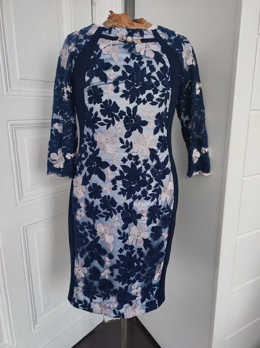 Elegancka sukienka z koronką rozmiar 42