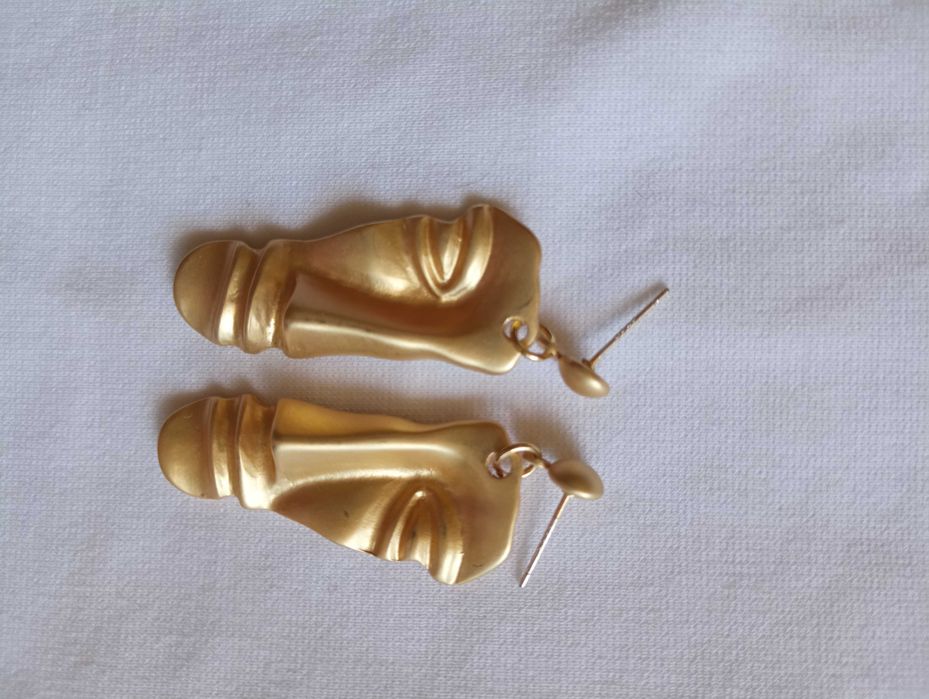 Abstrakcyjne kolczyki * Kawałek twarzy