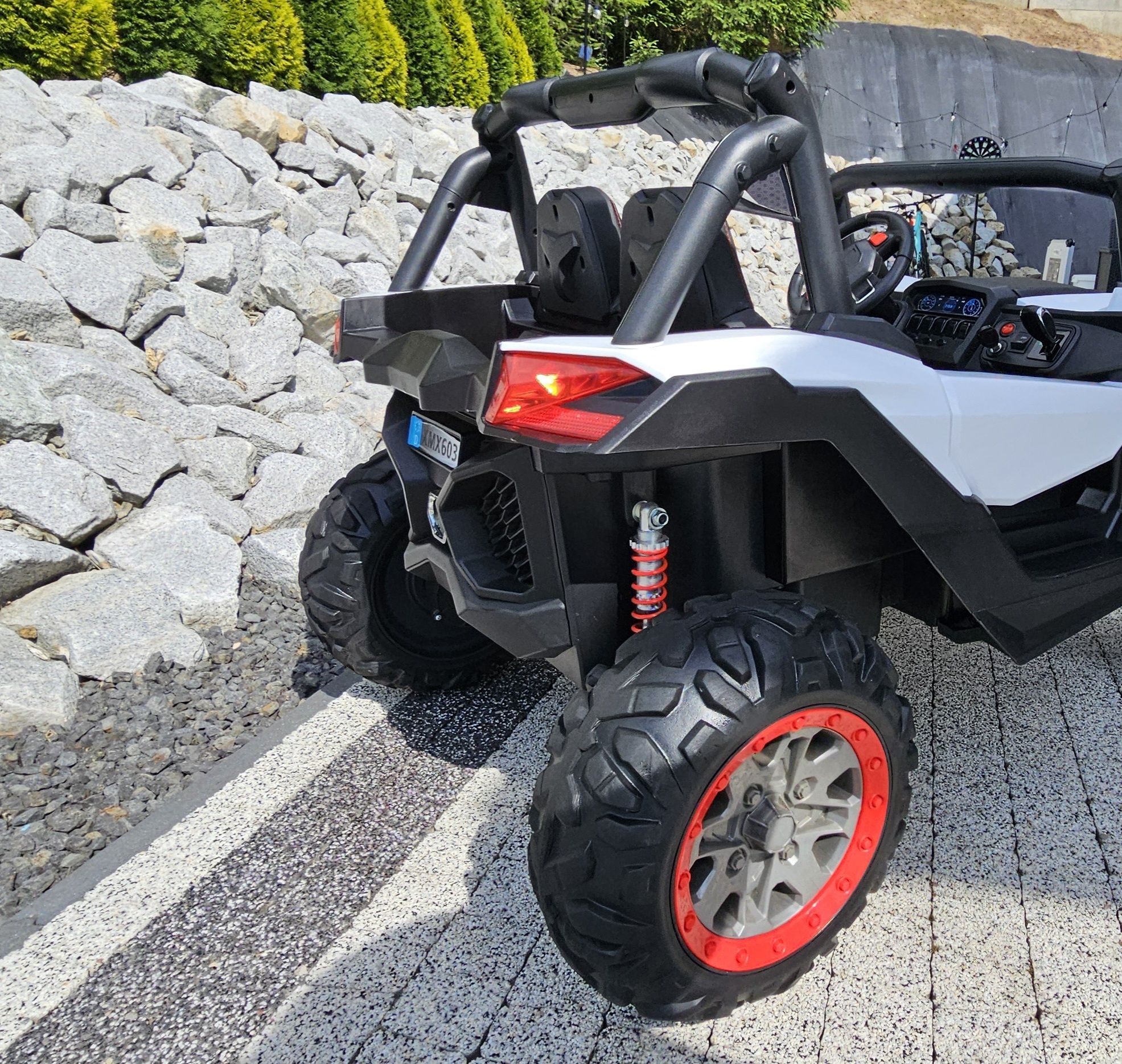 Buggy na akumulator 2 osobowy, 4 silniki.