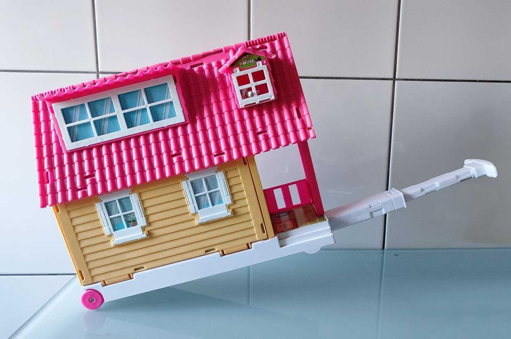 Barriguitas - Chalé Rolante c/ 2 bonecas