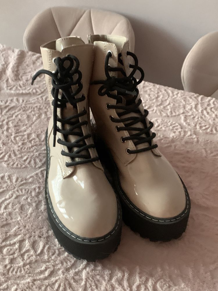 Botki Glany lakierowane