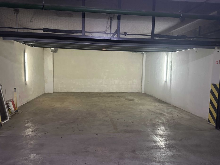 Продам ВЕЛИКИЙ паркінг (43 м) / гараж. Срібнокільська, 3б