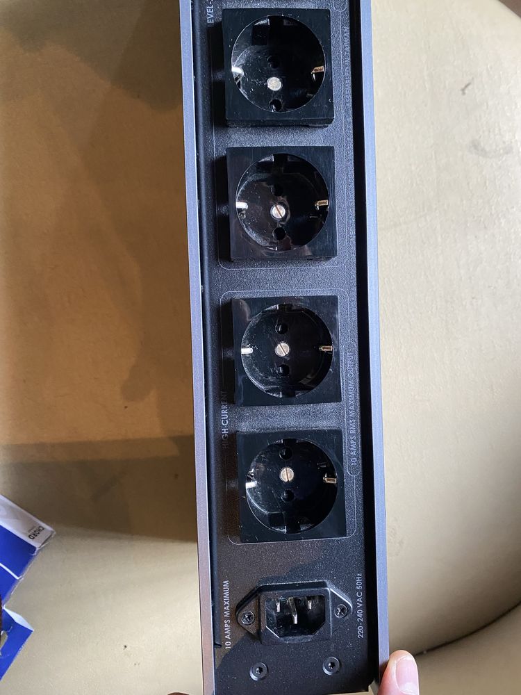 Сетевой фильтр Audioquest Niagara 1200
