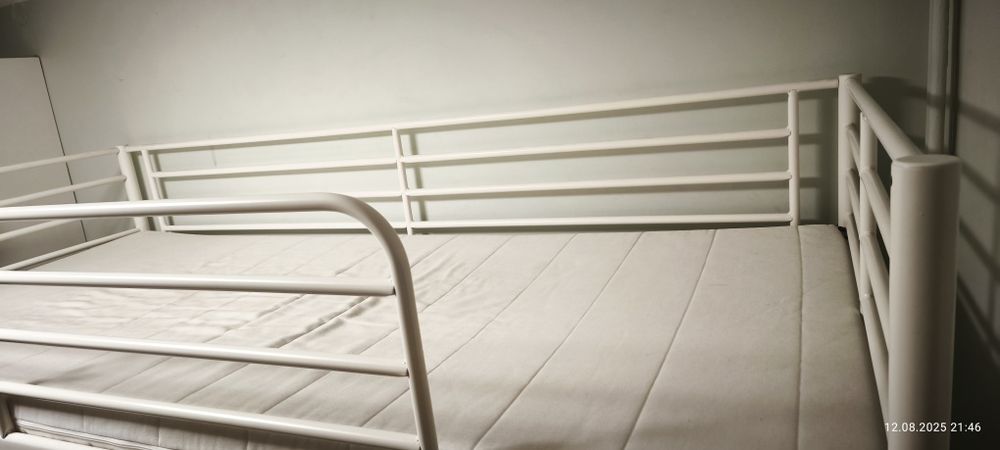 Łóżko piętrowe ikea Materac i półka z oświetleniem