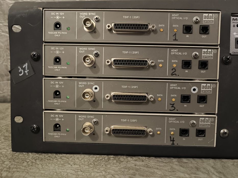 Tascam IF-TAD двонаправлений конвертер Lightpipe ADAT - TDIF