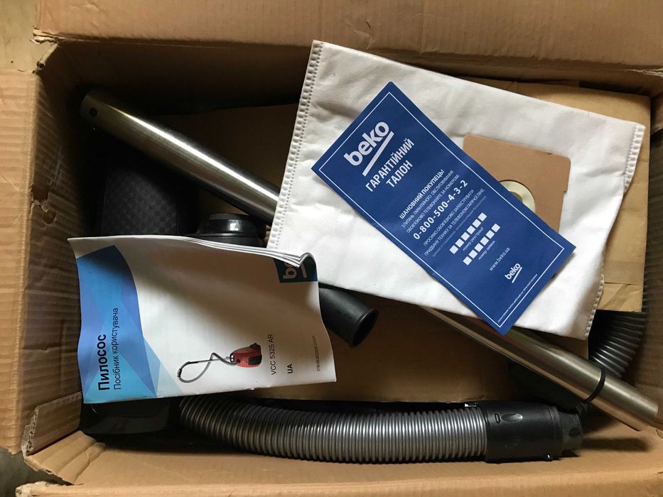 Пылесос мешковой Beko  пылесборник 3.2 л класс очистки А, красный