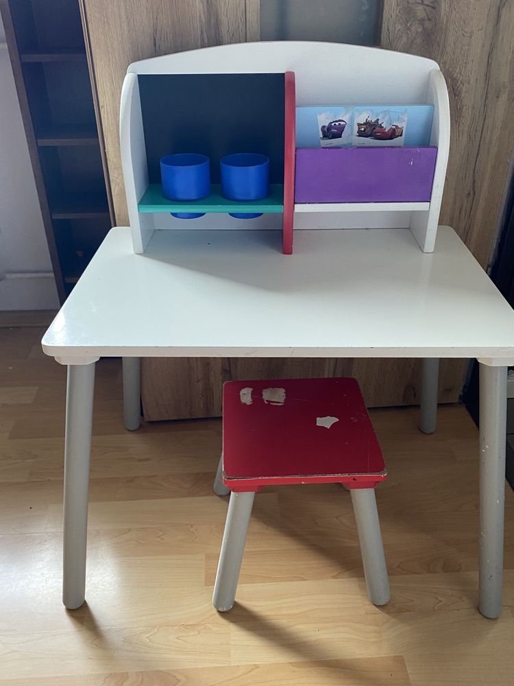 Biurko plus krzesełko dla dziecka w wieku 2-5 lat