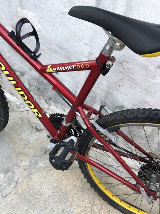Bicicleta em bom estado – precisa de arranjo no pneu