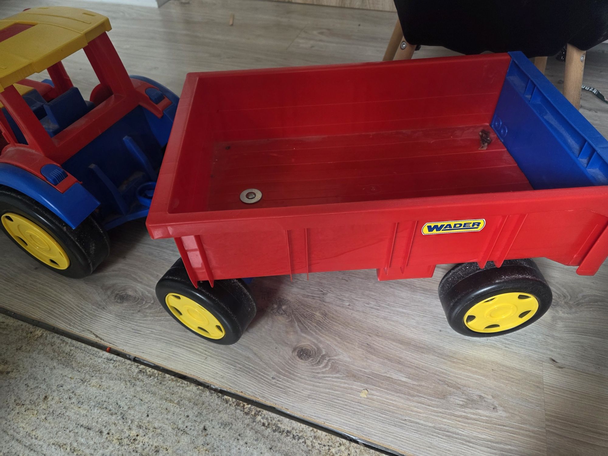 Traktor wader z przyczepką